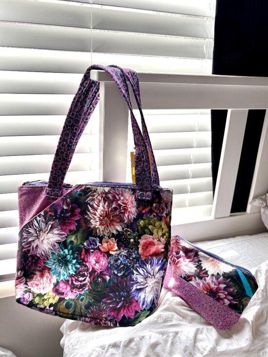 Handbags - Garden Lover Tote w/Matching zipper Pouch